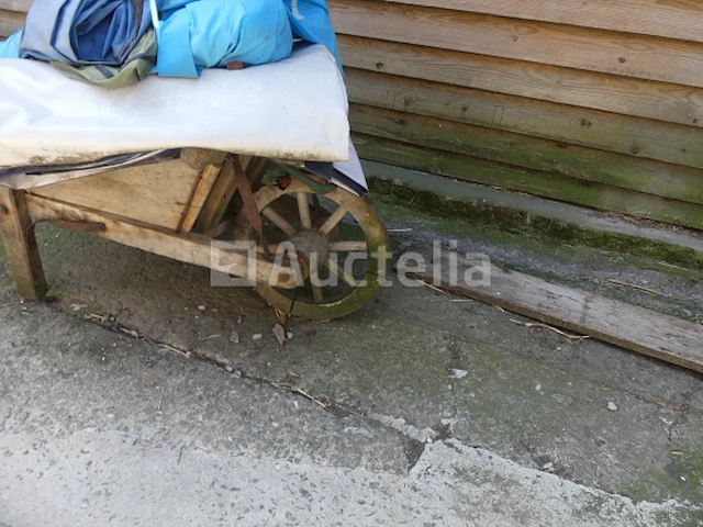 Houten kar en kruiwagen voor decoratie - afbeelding 6 van  6