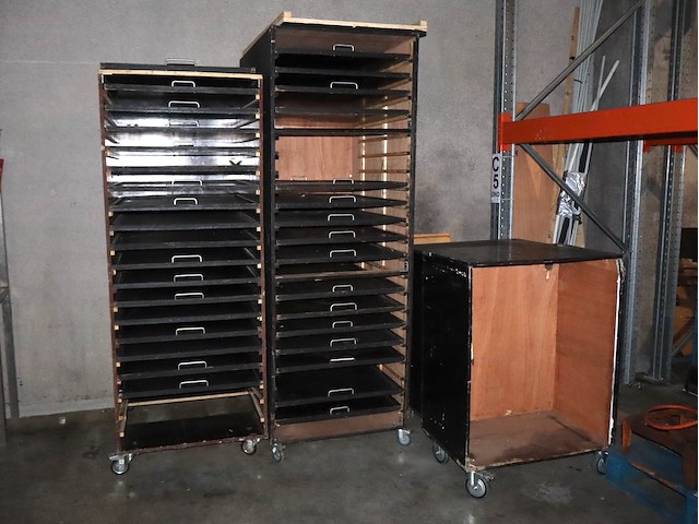 Houten karren intern transport (x4) - afbeelding 1 van  4