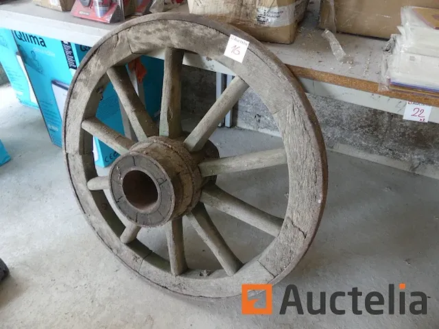 Houten karrenwiel - afbeelding 1 van  1