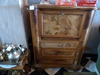 Houten kast in notelaar - afbeelding 1 van  3