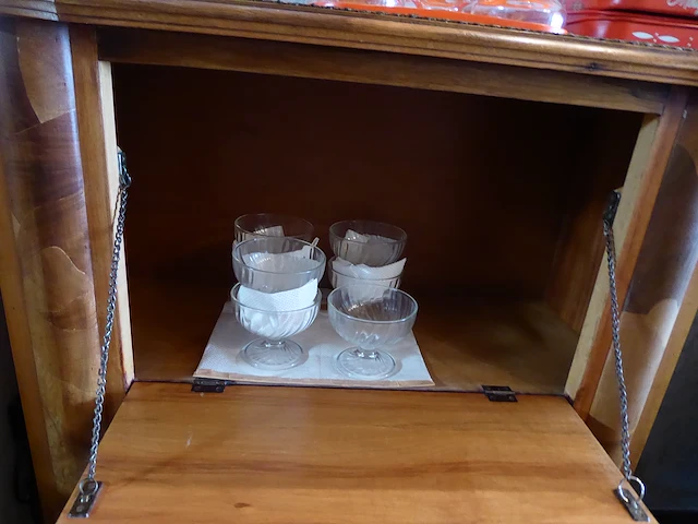 Houten kast in notelaar - afbeelding 2 van  3