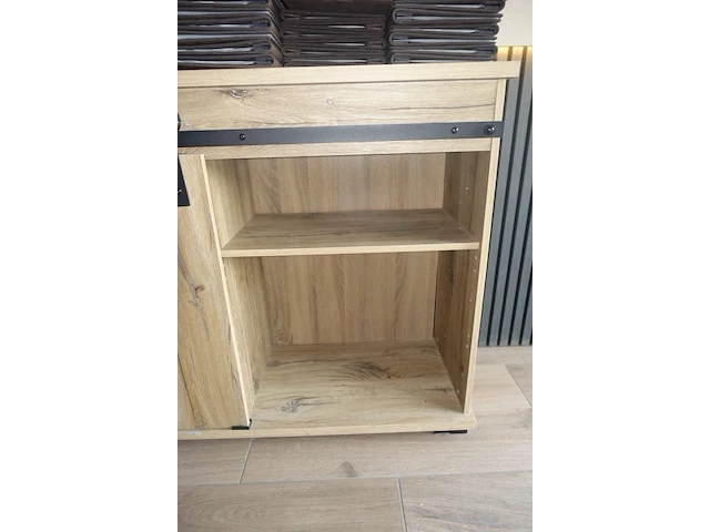 Houten kast + inhoud - afbeelding 3 van  4