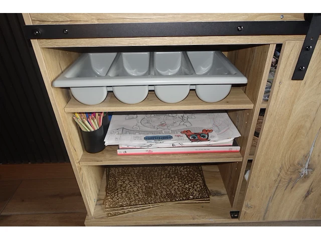 Houten kast + inhoud - afbeelding 4 van  4