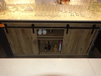 Houten kast + inhoud - afbeelding 1 van  4