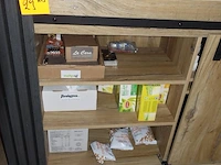 Houten kast + inhoud - afbeelding 2 van  4