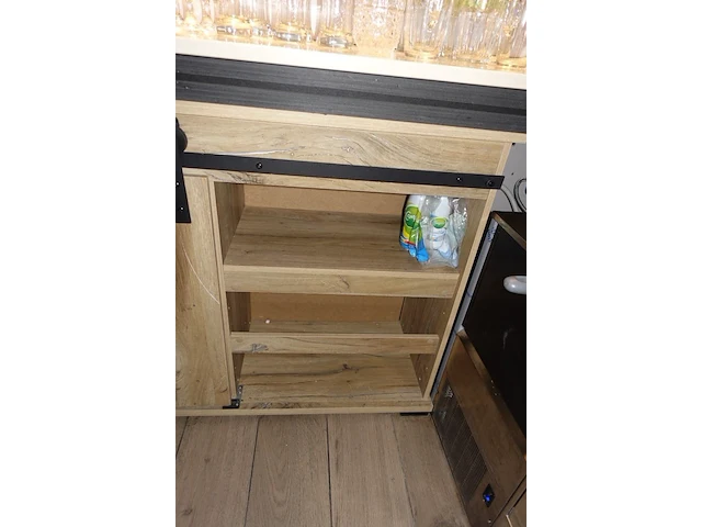Houten kast + inhoud - afbeelding 4 van  4