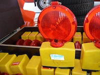 Houten kast met 26 rode signalisatie lampen nissen - afbeelding 4 van  4
