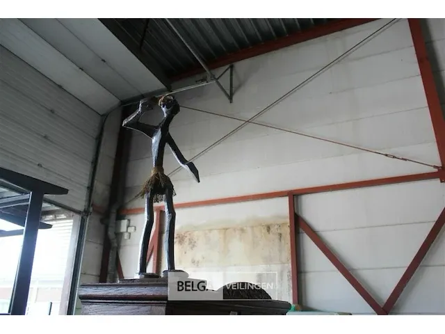 Houten kast met decoratie - afbeelding 2 van  8