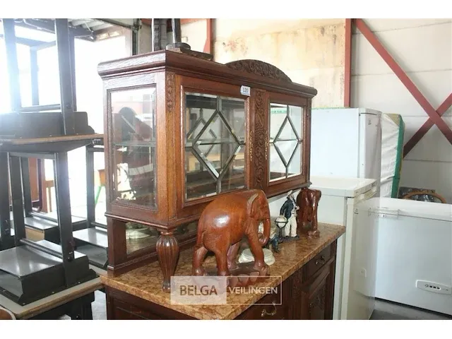 Houten kast met decoratie - afbeelding 3 van  8