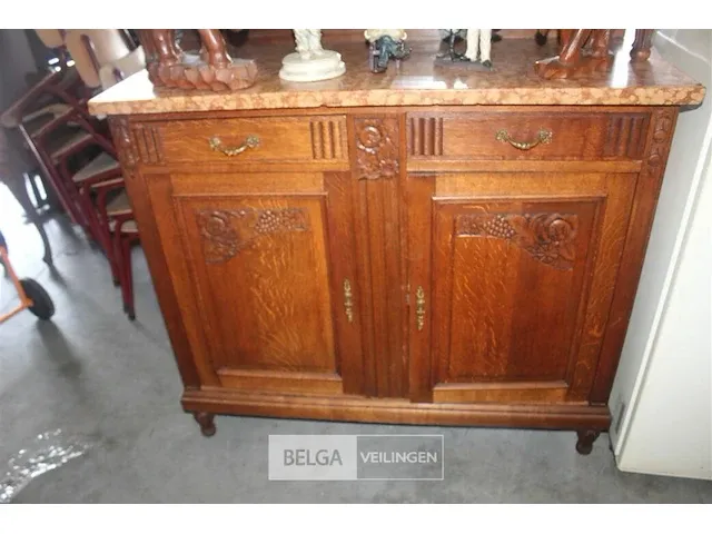 Houten kast met decoratie - afbeelding 6 van  8