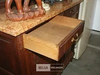 Houten kast met decoratie - afbeelding 7 van  8