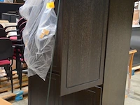 Houten kast met legplanken - afbeelding 2 van  2