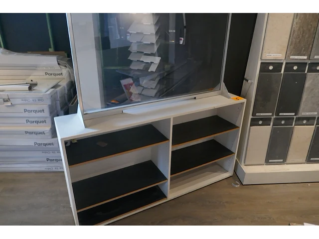 Houten kast + plexyglas scherm - afbeelding 1 van  4