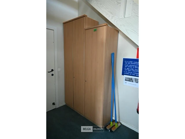 Houten kast - afbeelding 1 van  5