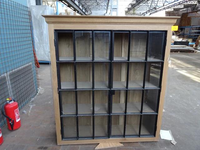 Houten kast - afbeelding 1 van  6
