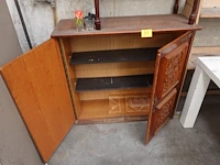 Houten kastje plus bijzet tafeltje - afbeelding 2 van  2