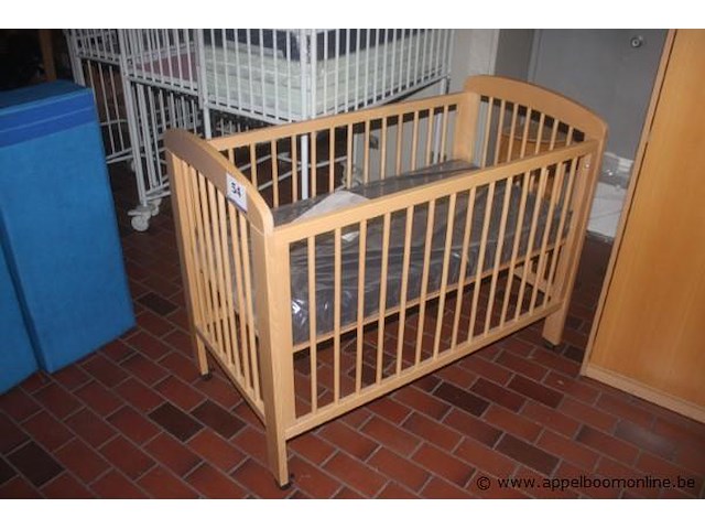 Houten kinderbedje - afbeelding 1 van  1