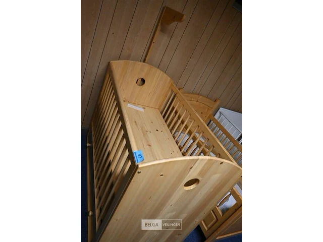 Houten kinderbedje - afbeelding 1 van  1