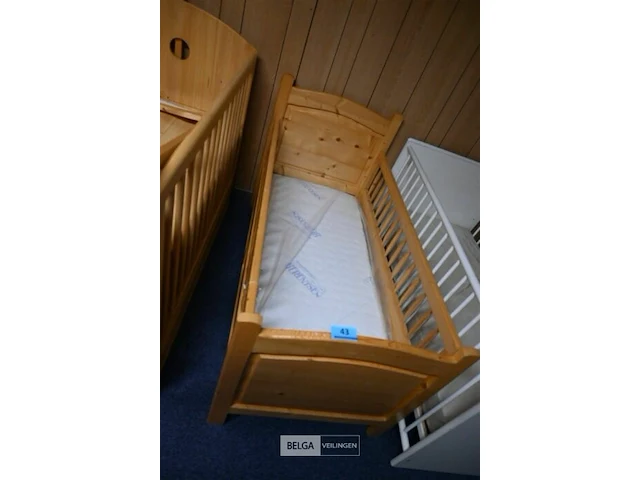 Houten kinderbedje - afbeelding 1 van  1