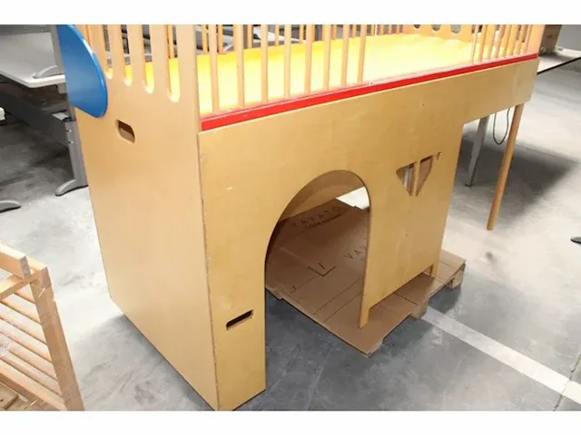 Houten kinderspeelhuis - afbeelding 2 van  4
