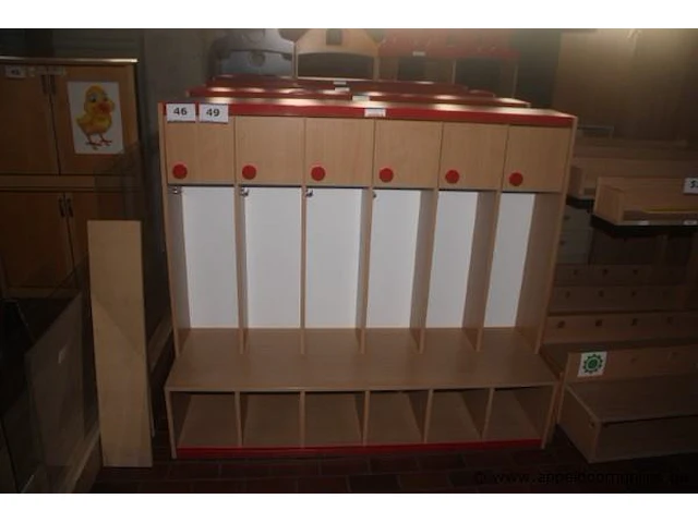 Houten kindervestiaire - afbeelding 1 van  1