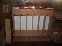 Houten kindervestiaire - afbeelding 1 van  1
