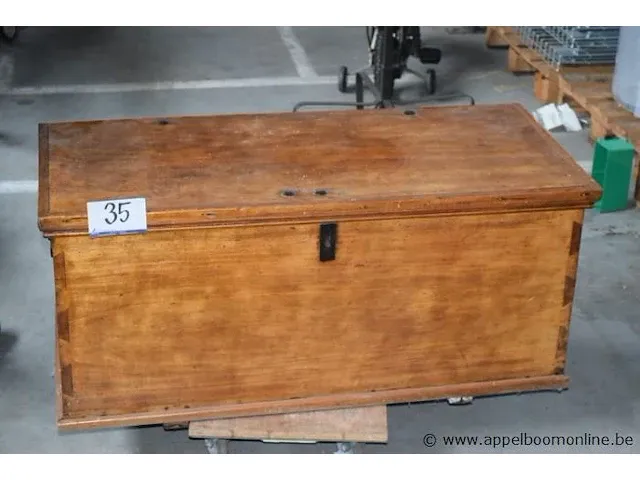 Houten kist, afm plm 109x49x50cm - afbeelding 1 van  2