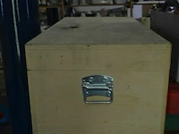 Houten kist met vakken - afbeelding 1 van  3