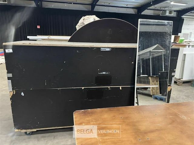 Houten kist op wielen met opplooibare toog - afbeelding 2 van  3