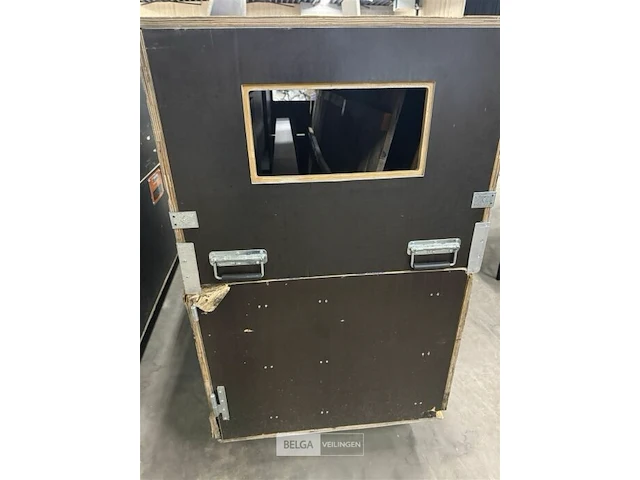 Houten kist op wielen met opplooibare toog - afbeelding 3 van  3