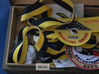 Houten kistje met verzamelobjecten - afbeelding 2 van  3