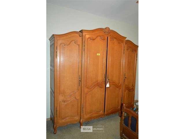 Houten kleerkast 210x220cm - afbeelding 1 van  4