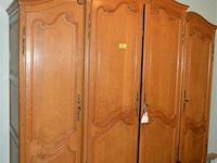 Houten kleerkast 210x220cm - afbeelding 1 van  4