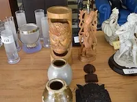 Houten kruisbeeld, houten boedha, houten sierstuk, 2 aardenkruiken, houten masker - afbeelding 1 van  8