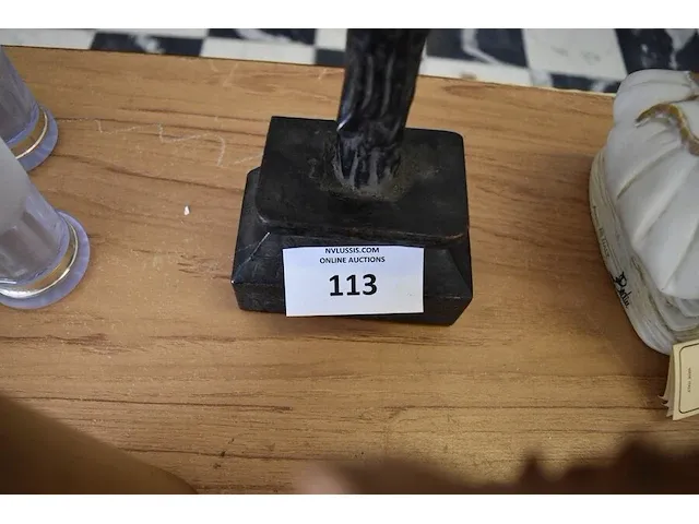Houten kruisbeeld, houten boedha, houten sierstuk, 2 aardenkruiken, houten masker - afbeelding 2 van  8