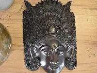 Houten kruisbeeld, houten boedha, houten sierstuk, 2 aardenkruiken, houten masker - afbeelding 3 van  8