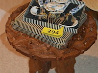 Houten krukje + bestekdoos - afbeelding 1 van  2