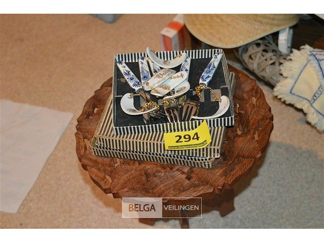 Houten krukje + bestekdoos - afbeelding 2 van  2