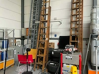Houten ladder (2x) - afbeelding 1 van  3