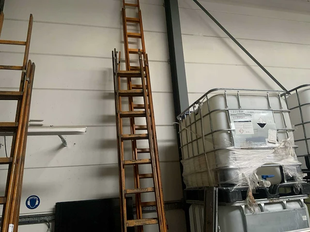Houten ladder (3x) - afbeelding 1 van  4