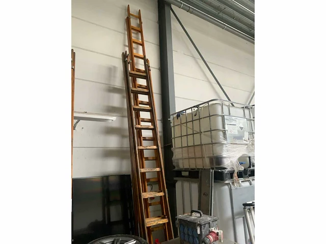 Houten ladder (3x) - afbeelding 2 van  4
