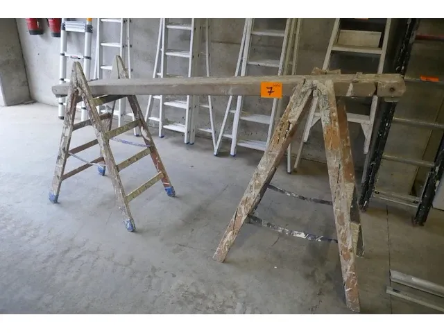 Houten ladders + houten platform - afbeelding 1 van  3