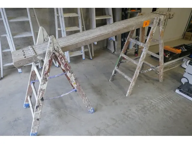 Houten ladders + houten platform - afbeelding 2 van  3