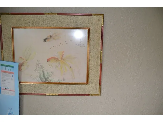 Houten ladenkast 5 laden, ijzeren tafeltje dambord blad, houten plantenstaander, barometer, 4 bloempotten met planten, diverse sierstukken - afbeelding 7 van  12