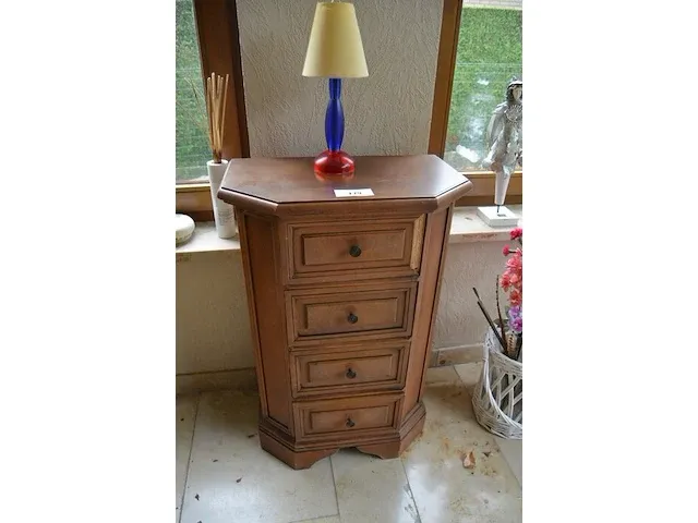 Houten ladenkast 5 laden, ijzeren tafeltje dambord blad, houten plantenstaander, barometer, 4 bloempotten met planten, diverse sierstukken - afbeelding 12 van  12