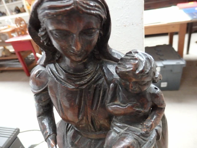 Houten madonna met kind op voet hoogte 50 cm - afbeelding 2 van  2