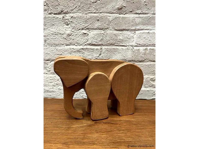 Houten olifant h:19 cm x 25 cm - afbeelding 1 van  1