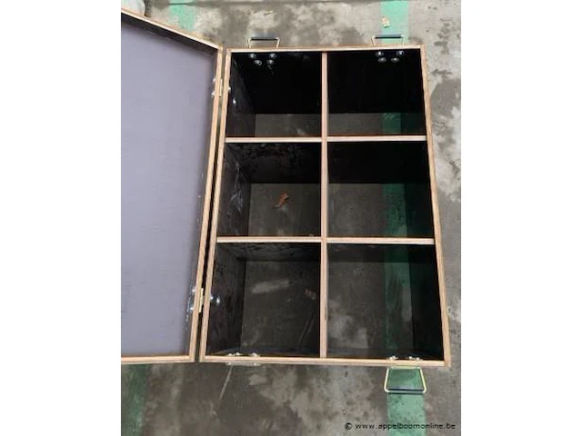 Houten opbergbox zonder bodemplaat en wieltjes afm plm 96 x 65 x 49 cm - afbeelding 2 van  2