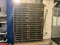 Houten opbergkast van plm. 165 x 35 x 223 cm hoog, vv 36 schuiven