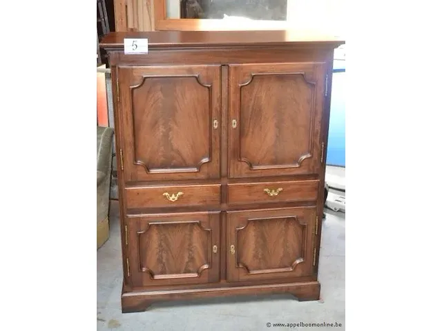Houten opbergkast vv 4 deuren en 2 laden, afm plm 115x53x146cm, beschadigd - afbeelding 1 van  2